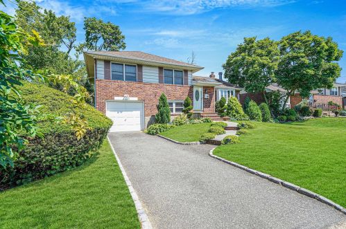 1115 Lawrence Rd, North Bellmore, NY 11710-1928