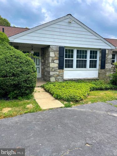 3843 Warfield Dr, Huntingdon Valley, PA 19006-2103