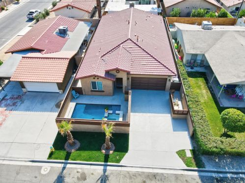 52040 Avenida Velasco, La Quinta CA  92253-3080 exterior