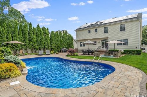 59 Reilly St, West Islip NY  11795-1044 exterior