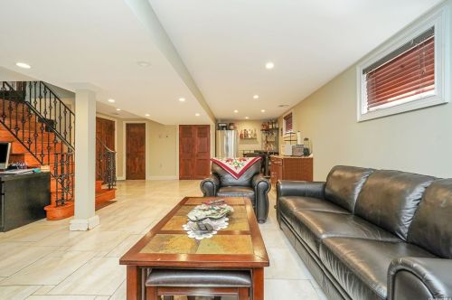 250 Bixley Heath, Lynbrook NY  11563-3138 exterior