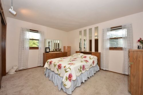 7012 Van Beck Ave, Milwaukee WI 53207-4460 exterior