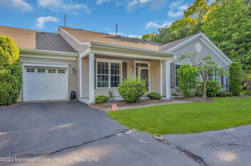 4 Sunnylawn Ln, Lakewood, NJ 08701-7376