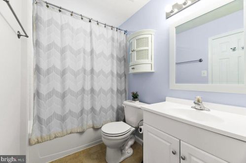 10056 Naughton Ct, Bristow VA  20136-3068 exterior