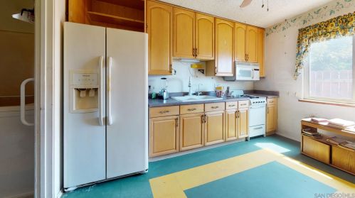 8715 Potrero St, San Diego, CA 92114-5039