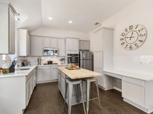 5064 San Jacinto Dr, Fort Worth TX 76137-5537 exterior