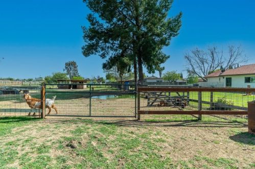 105 Daffodil Dr, Hollister CA  95023-3103 exterior