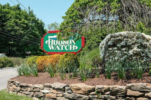 5 Hudson Watch Dr, Crotonville NY  10562-2439 exterior