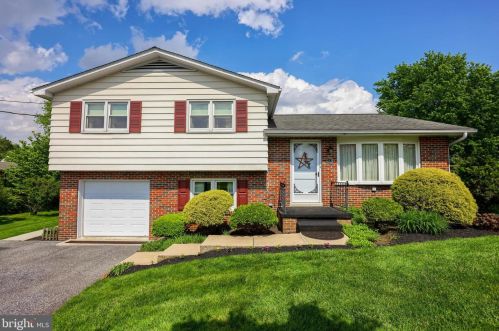 313 Lampeter Rd, Lancaster, PA 17602-4005