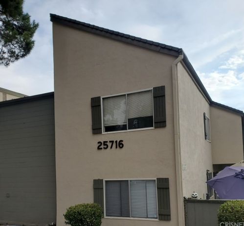 25716 Player Dr, Santa Clarita, CA 91355-2310
