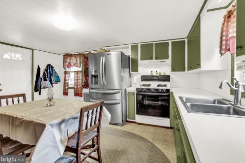 3243 Galen Hall Rd, Swartzville PA  17569-9580 exterior