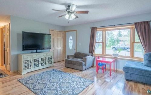 412 32nd St, Hibbing MN  55746-2696 exterior