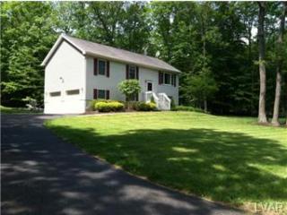 106 Center Dr, Stroudsburg, PA 18360-6981
