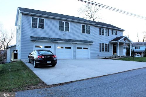 143 Bungalow Rd, West Enola, PA 17025-2313