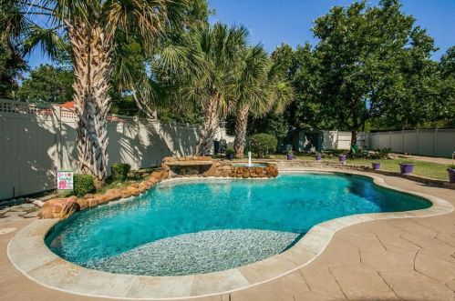 6745 Country Club Cir, Dallas TX  75214-4021 exterior