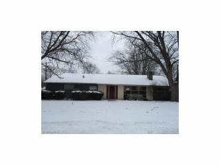 465 Woodmere Dr, Berea, OH 44017-2459