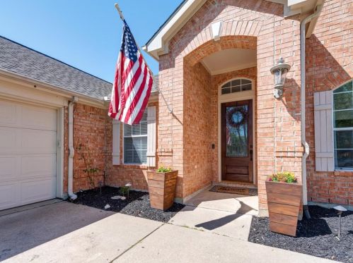 5701 Northcrest Dr, Lewisville TX  75028-4803 exterior