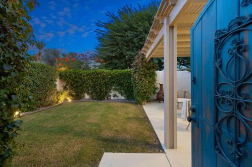 51915 Avenida Alvarado, La Quinta CA  92253-3190 exterior