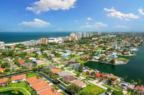 1025 Fieldstone Dr, Marco Island, FL 34145-5411