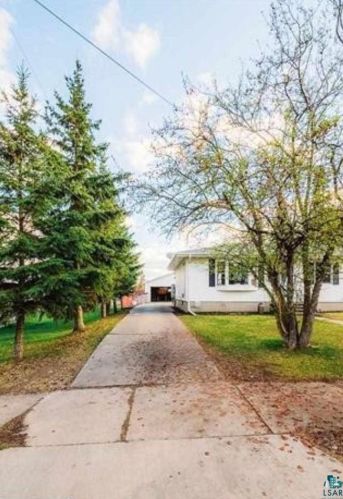 412 32nd St, Hibbing MN  55746-2696 exterior