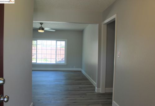 1689 Heatherwood Dr, West Pittsburg, CA 94565-5658
