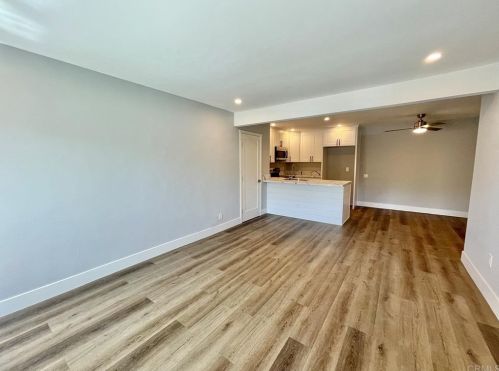 3549 Castle Glen Dr, San Diego CA 92123-2424 exterior