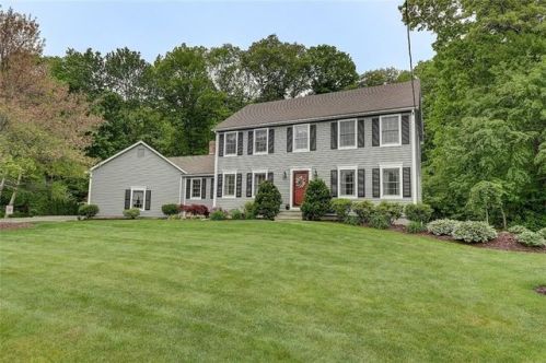 14 Mayflower Dr, Cumberland, RI 02864-2209