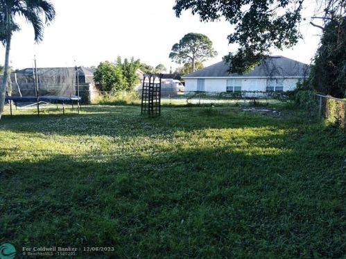 326 Glentry Ave, Fort Pierce, FL 34983-1290