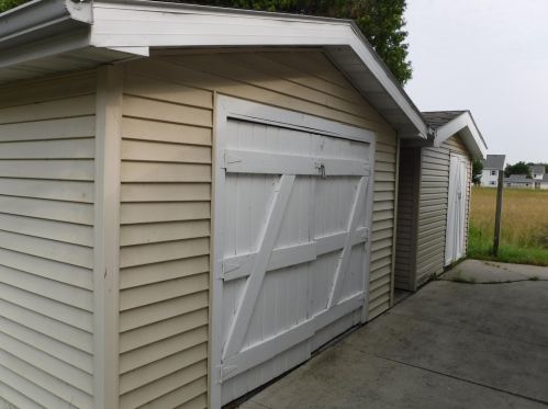1750 Lilac Dr, Manitowoc WI  54220-6728 exterior