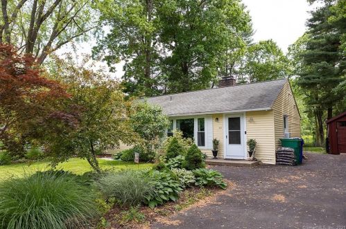 52 Cottage Grove Cir, Bloomfield, CT 06002-3142