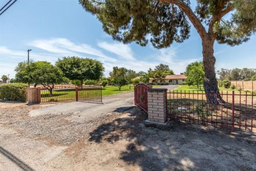 4161 Mckinley Ave, Fresno, CA 93722-5426