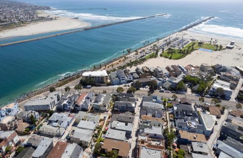 824 Anacapa Ct, San Diego CA  92109-8203 exterior