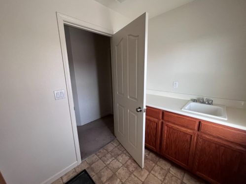 6675 Bruins Ct, Winton CA  95388-9671 exterior