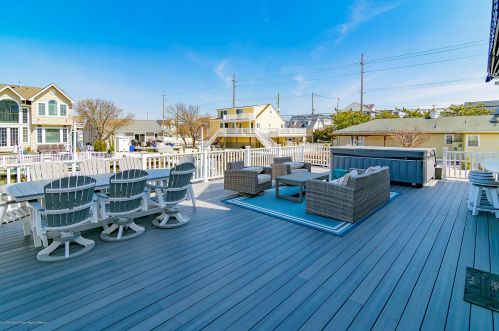 208 Lagoon Rd, Lavallette NJ  08735-3107 exterior