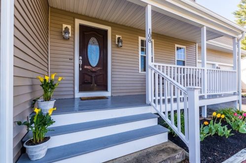 108 Devon St, Taunton, MA 02780-7238