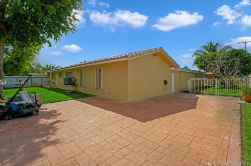 6901 16th St, Hollywood FL  33023-2025 exterior
