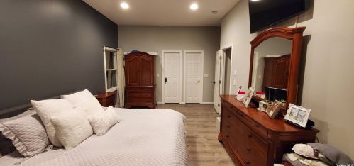 31 Evergreen Pl, Deer Park NY  11729-3720 exterior