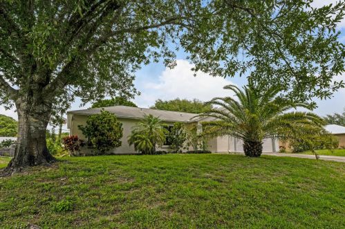 717 Rosebush Ter, Sebastian, FL 32958-5413