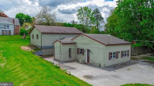 210 Howard St, Red Lion PA  17356-1313 exterior