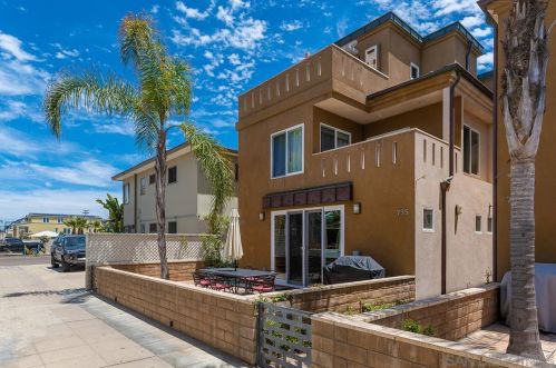 733 Jersey Ct, San Diego, CA 92109-7602