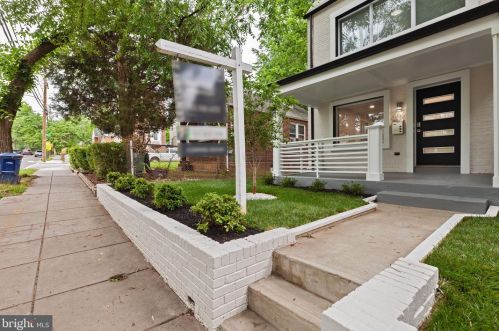 404 49th St, Washington, DC 20019-4707