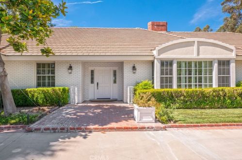 1520 Bonita Vista Dr, San Bernardino CA  92404-2104 exterior