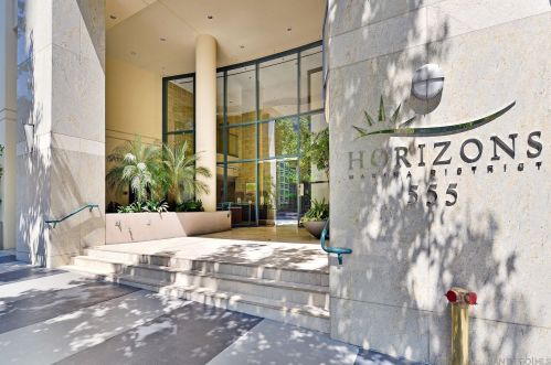 555 Front St, San Diego CA  92101-6700 exterior