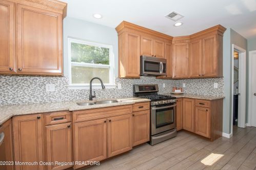 9 Maxim Ct, Jackson Twp NJ 08527-3893 exterior