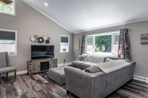 75 Candle Hill Rd, Danbury CT  06812-2412 exterior