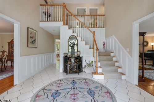 43 Meadow Bluff Rd, Greystone Park, NJ 07950-1952