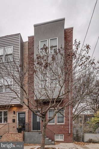 1901 Manton St, Philadelphia, PA 19146-2924