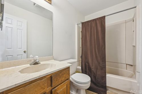 154 Locust Ct, Flemington NJ  08822-2001 exterior