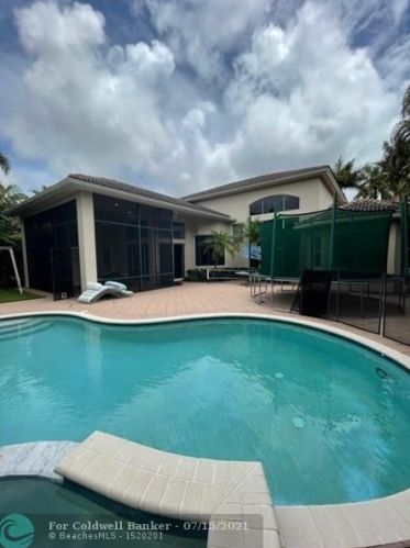 8597 Valhalla Dr, Delray Beach, FL 33446-9566
