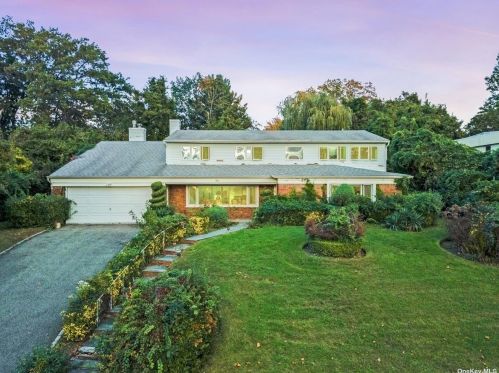 75 Gristmill Ln, Great Neck, NY 11023-1815